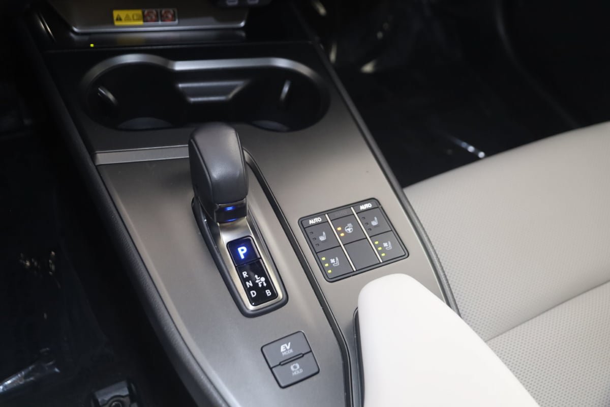 Used 2025 Lexus UX 300h FWD w/ Accessory Package (Z1) image 25