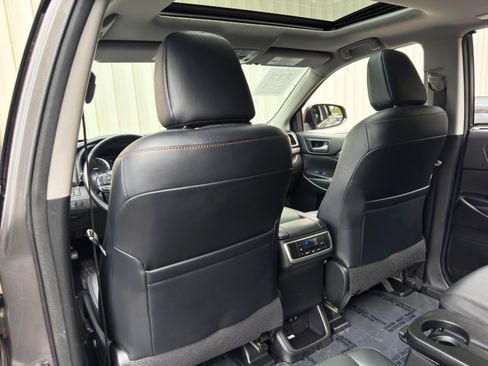 Used 2017 Toyota Highlander Limited FWD image 34