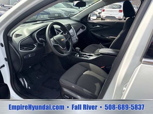 Used 2025 Chevrolet Malibu LT FWD image 19