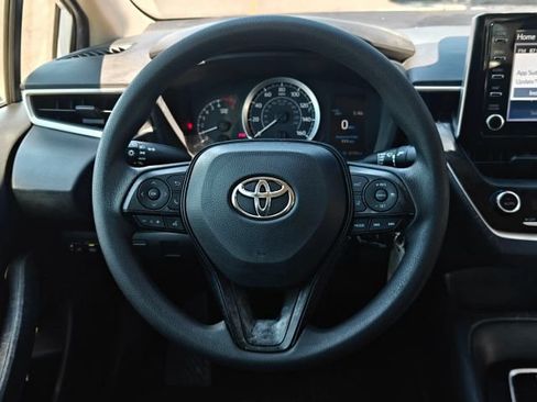 Used 2020 Toyota Corolla LE FWD image 19