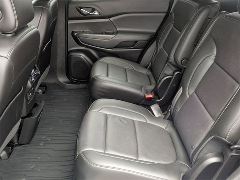 Used 2021 GMC Acadia SLT w/ Trailering Package image 12