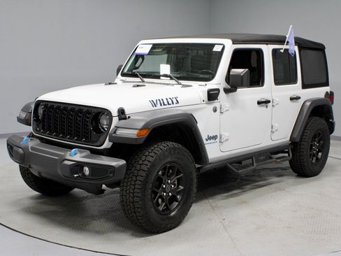 Used 2024 Jeep Wrangler Unlimited image 8