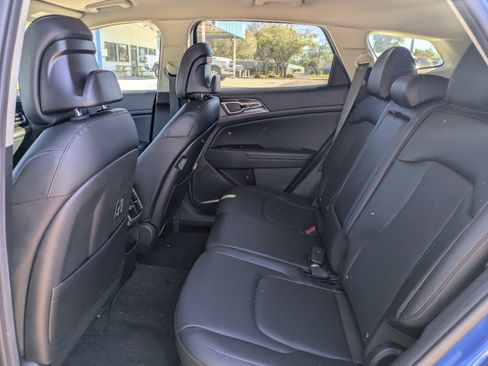 Used 2024 Kia Sportage EX image 14