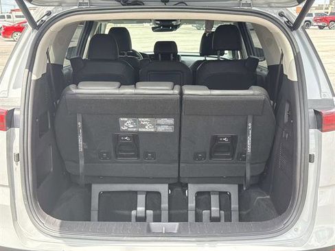 Used 2022 Kia Carnival EX FWD image 7
