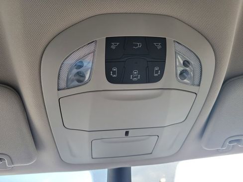 Used 2023 Chrysler Pacifica Touring-L FWD image 20