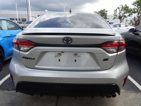 Used 2021 Toyota Corolla SE w/ Carpet Mat Package (TMS) FWD image 6