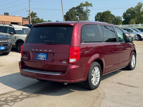 Used 2019 Dodge Grand Caravan SXT FWD image 3