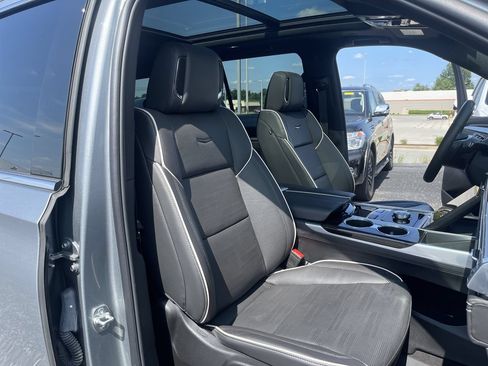 Used 2025 Cadillac Escalade Premium Luxury AWD/4WD image 29