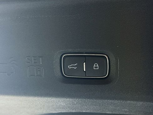 Used 2025 Ford Expedition Active AWD/4WD image 32