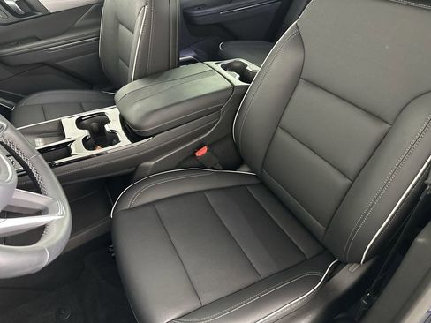 Used 2025 Buick Enclave Preferred image 21