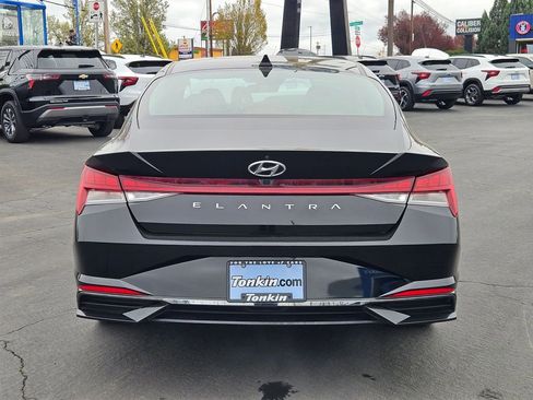 Used 2021 Hyundai Elantra SEL w/ Convenience + Premium Package FWD image 5
