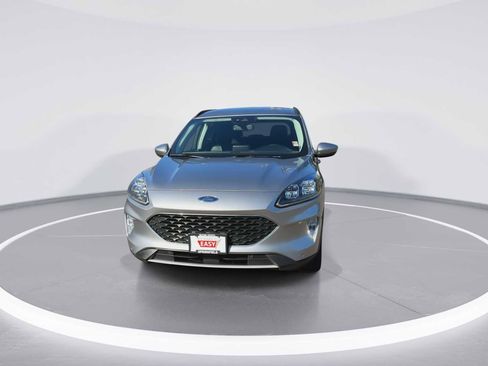 Used 2021 Ford Escape Titanium image 3