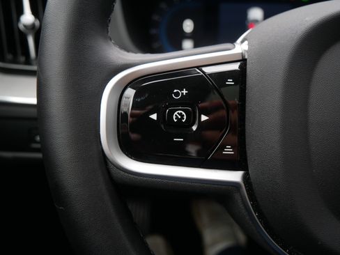 Certified 2025 Volvo XC60 B5 Plus w/ Climate Package image 27