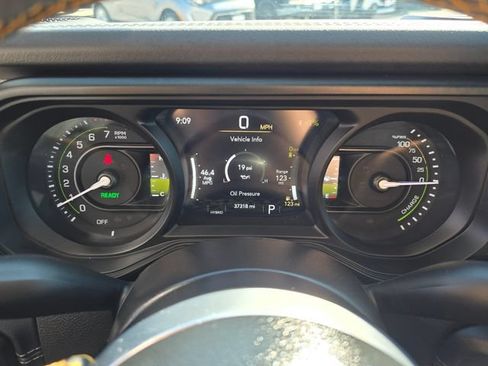 Used 2024 Jeep Wrangler Unlimited Sahara w/ Technology Group AWD/4WD image 12