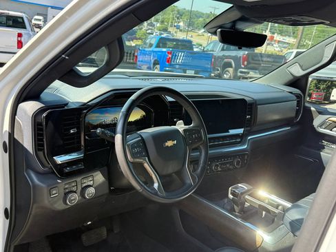Certified 2023 Chevrolet Silverado 1500 High Country w/ High Country Premium Package AWD/4WD image 11