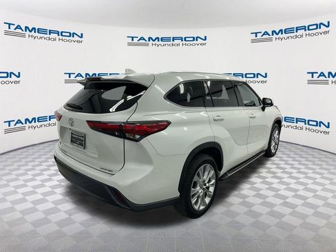 Used 2023 Toyota Highlander Limited FWD image 5