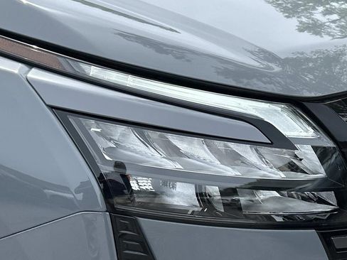 New 2026 Nissan Pathfinder Platinum w/ Lighting Package FWD image 10