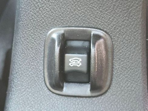 Used 2011 Chrysler 200 Touring w/ Cold Weather Group image 31