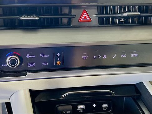 Used 2023 Kia Sportage EX w/ EX Premium Package image 16