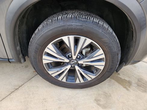 Used 2023 Nissan Rogue SV image 9