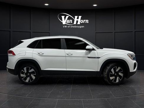 Used 2024 Volkswagen Atlas Cross Sport SE w/ Panoramic Sunroof Package image 2