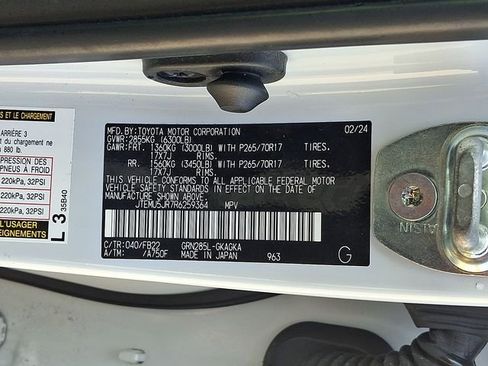 Used 2024 Toyota 4Runner SR5 AWD/4WD image 29