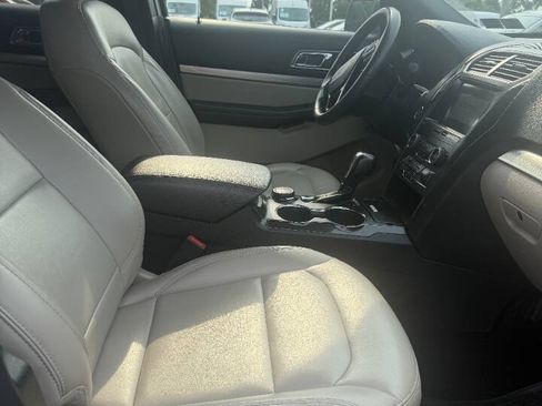 Used 2019 Ford Explorer XLT w/ Equipment Group 202A AWD/4WD image 10