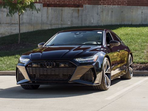 Used 2022 Audi RS 7 Sportback w/ Black Optic Package image 7