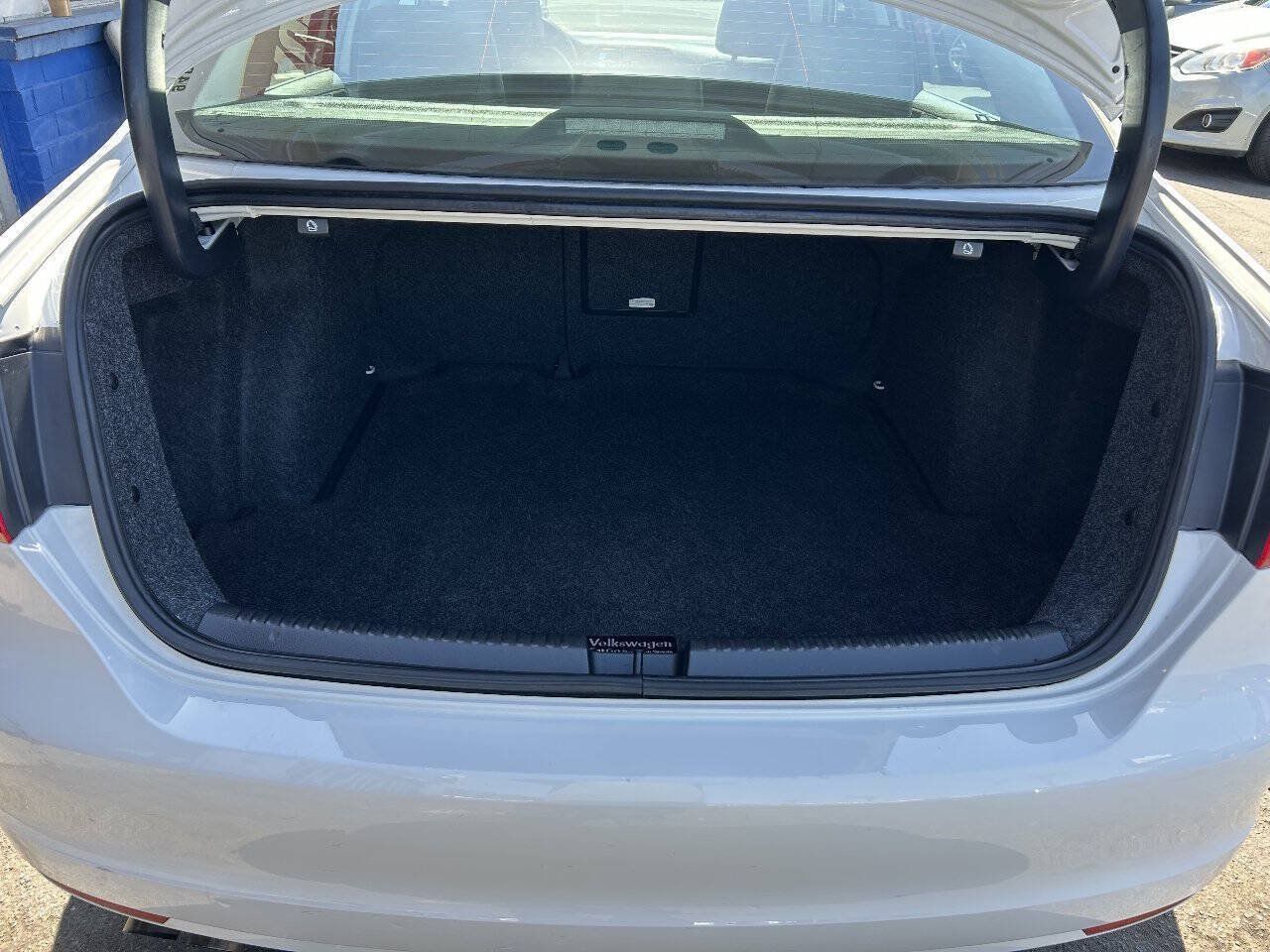 Used 2013 Volkswagen Jetta SE FWD image 13