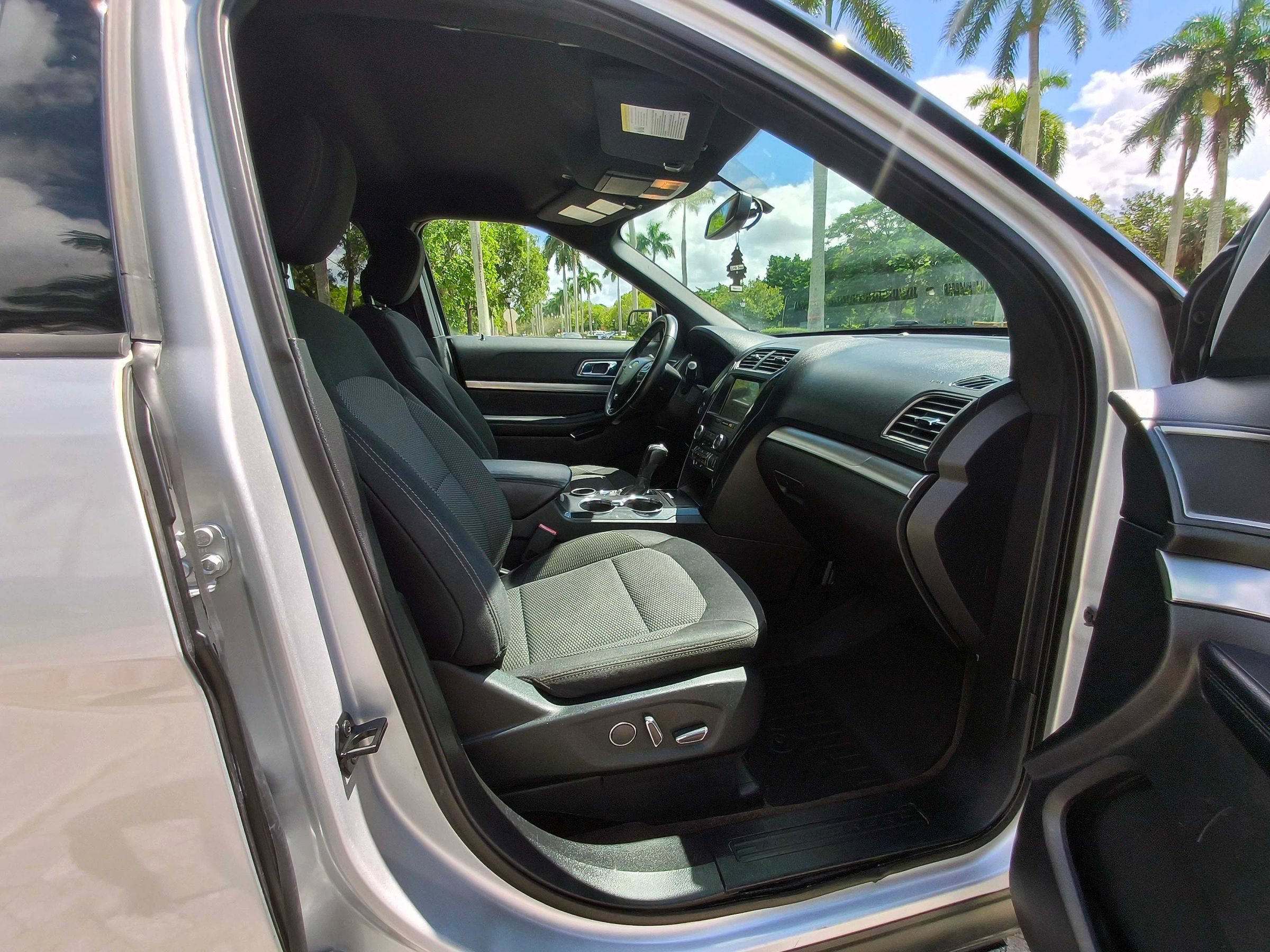 Used 2018 Ford Explorer XLT w/ Equipment Group 201A FWD image 36