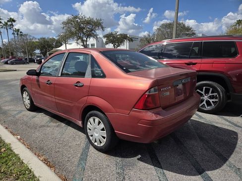 Used 2005 Ford Focus ZX4 Sedan image 4