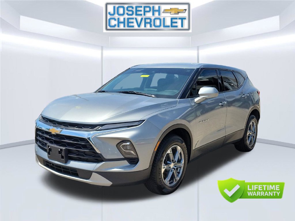 Used 2023 Chevrolet Blazer LT AWD/4WD image 2