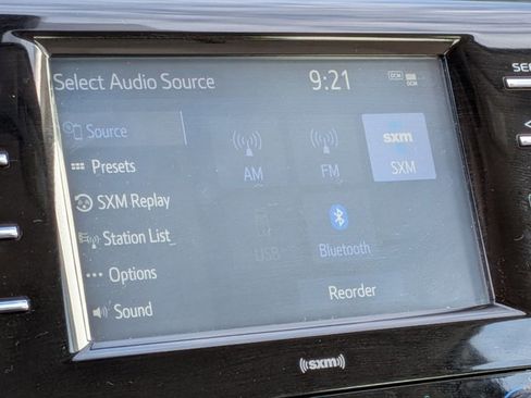 Used 2020 Toyota Camry LE image 8