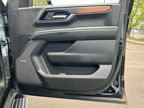 Used 2025 GMC Yukon Denali w/ Sun & Power Step Package AWD/4WD image 40