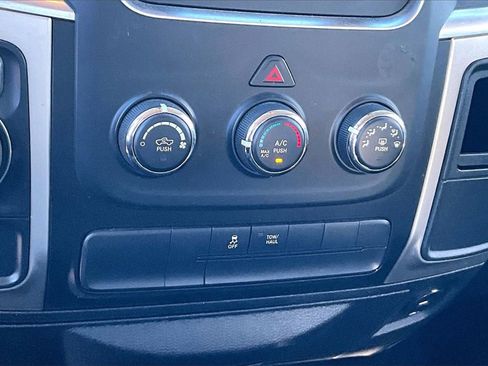 Used 2019 RAM 1500 Classic SLT image 15