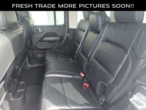 Used 2018 Jeep Wrangler Unlimited Sahara image 11