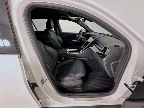 Certified 2025 Mercedes-Benz GLC 300 image 30