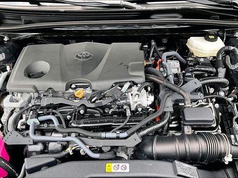 Used 2025 Toyota Camry SE FWD image 10