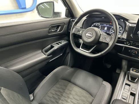 Used 2025 Nissan Pathfinder SV FWD image 12