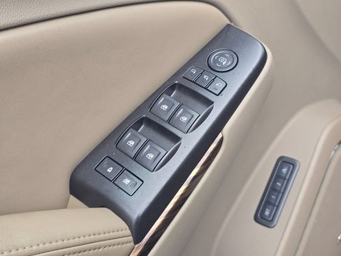 Used 2015 GMC Yukon XL SLT w/ Open Road Package AWD/4WD image 24