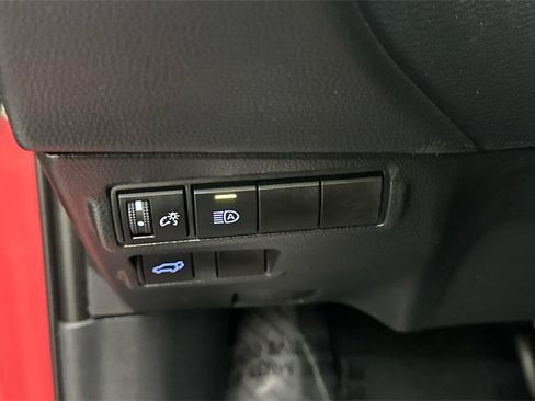 Used 2022 Toyota Corolla Cross XLE image 22