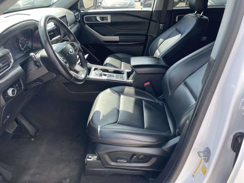 Used 2023 Ford Explorer XLT w/ Equipment Group 202A RWD image 11