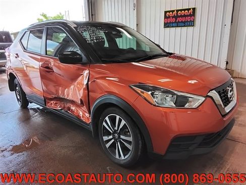 Used 2020 Nissan Kicks SV image 1
