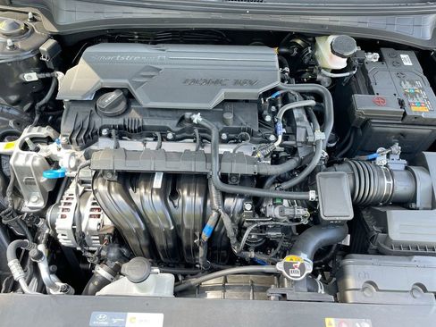 New 2025 Hyundai Elantra Limited image 51