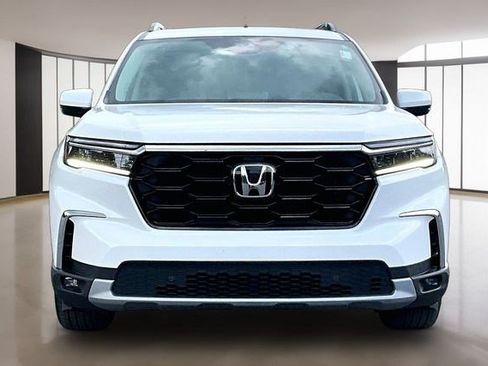 Certified 2025 Honda Pilot Touring image 2