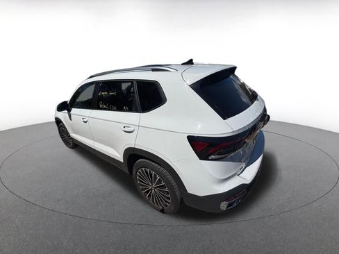 Used 2025 Volkswagen Taos SE image 5