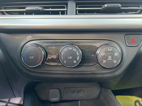 Used 2025 Chevrolet Trax LS image 21