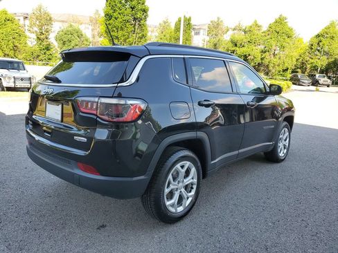 Used 2024 Jeep Compass Latitude AWD/4WD image 4