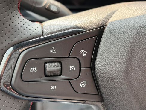 Used 2025 Chevrolet Trax RS w/ Driver Confidence Package FWD image 28