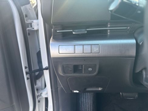 Used 2025 Hyundai Kona SEL image 32